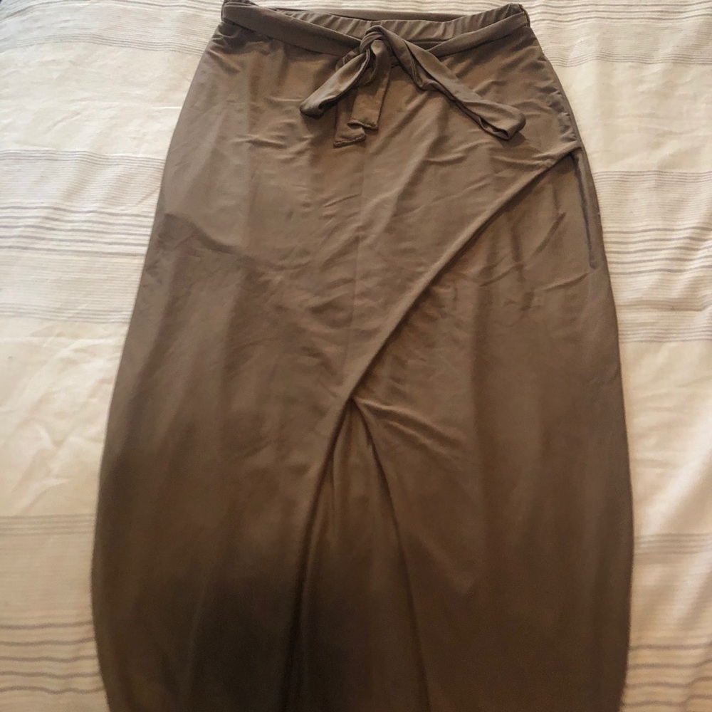 Mid length skirt with front slit - Mendocino